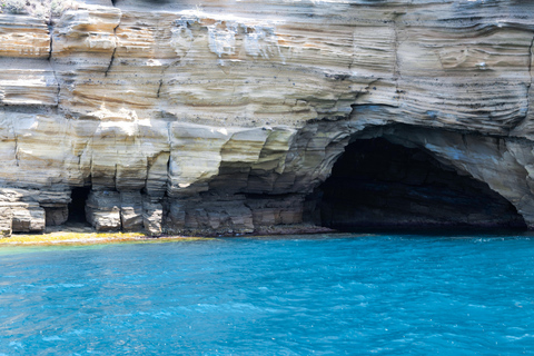 De Nápoles: Transferência para Procida com passeio de barco pela ilhaPasseio de barco pela ilha com paragem para nadar