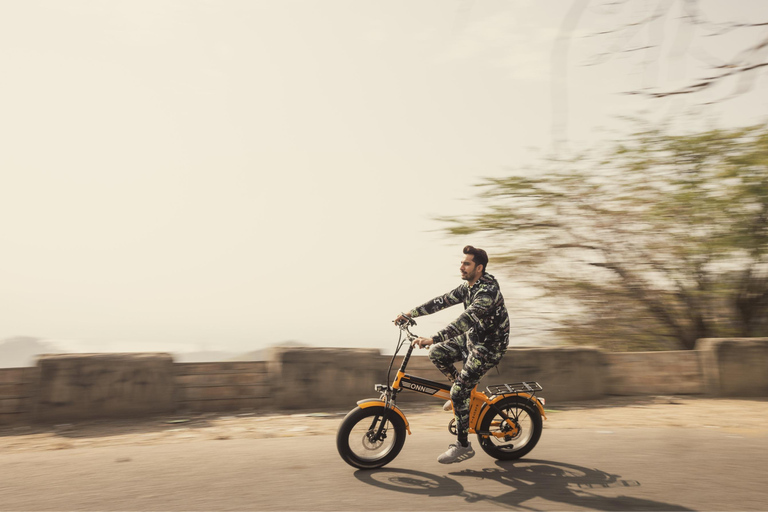 Passeio de bicicleta elétrica com fotografia de rua da Cidade Velha