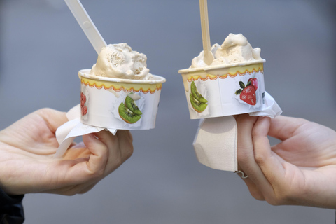 Walking Tour in Genoa with Tastings and Stories