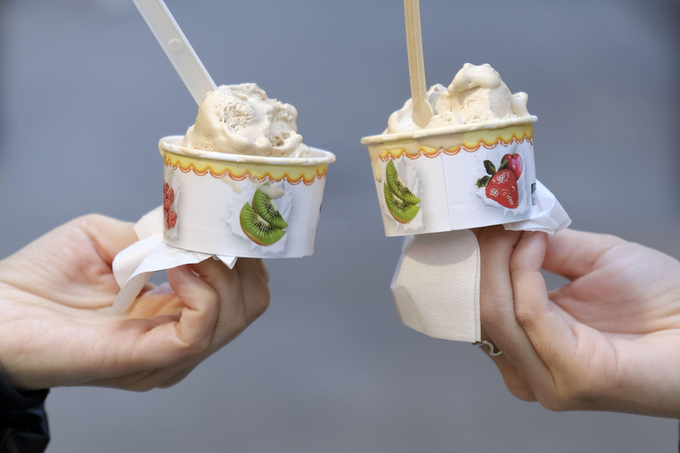 Walking Tour in Genoa with Tastings and Stories