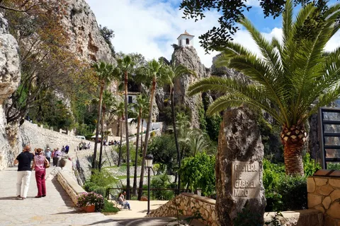 Von Albir, Altea, Benidorm & Calpe: Guadalest & Algar Tour