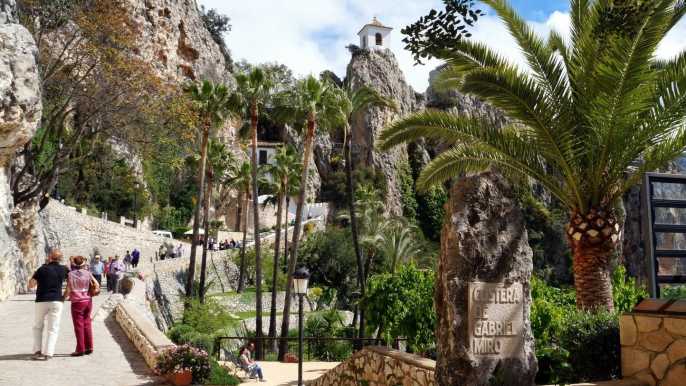 From Albir, Altea, Benidorm & Calpe: Guadalest & Algar Tour