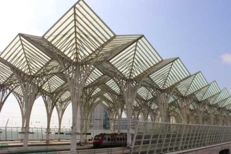 Lisbon: Private full Day Sightseeing tour by tuk-tuk.