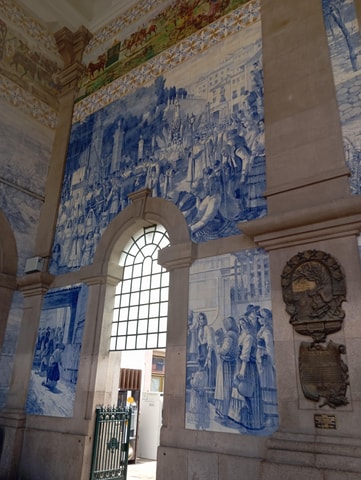 Monumental and Historic Porto with the Palácio da Bolsa