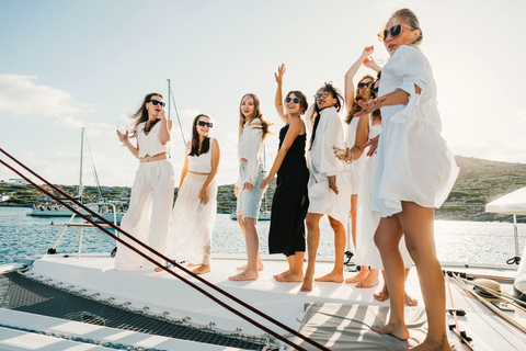 Kissamos: Romantyczny rejs katamaranem o zachodzie słońcaKissamos: Romantyczny rejs katamaranem o zachodzie słońca z transferem