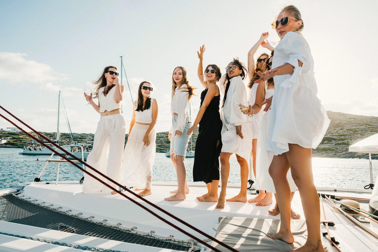 Kissamos: Romantyczny rejs katamaranem o zachodzie słońcaKissamos: Romantyczny rejs katamaranem o zachodzie słońca z transferem