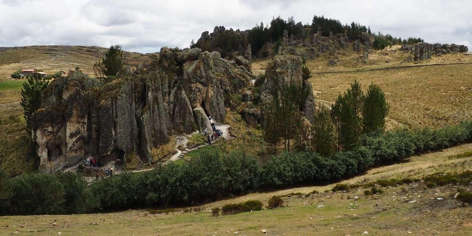 Aus Cajamarca || Archäologischer Komplex von Cumbemayo ||