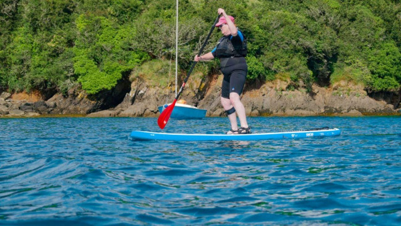 Salcombe: Stand-up-Paddleboarding-Tour für Gruppen