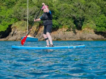 Salcombe: Group Stand Up Paddleboarding Tour