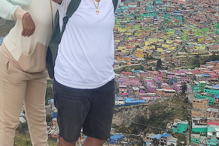 Barrios di Bogotà: Tour della Favela di El Paraíso con la funiviaTour con prelievo e consegna in hotel