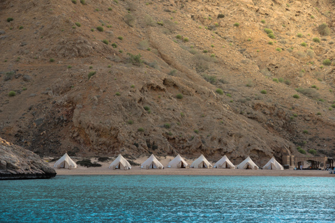 马斯喀特：迪马尼亚特群岛豪华露营