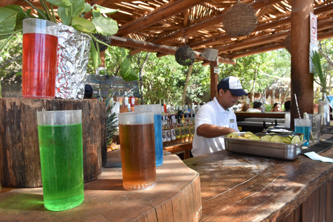 Cancun: Incredible Party on Catamaran+Open Bar-Adults Only!Cancun: Niesamowita impreza na katamaranie + otwarty bar - tylko dla dorosłych!