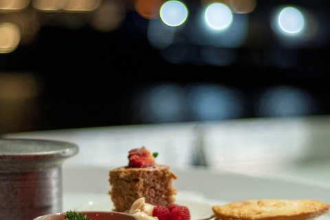 Hobart: Sea to Sky Night Cruise with Dinner & Welcome Drink