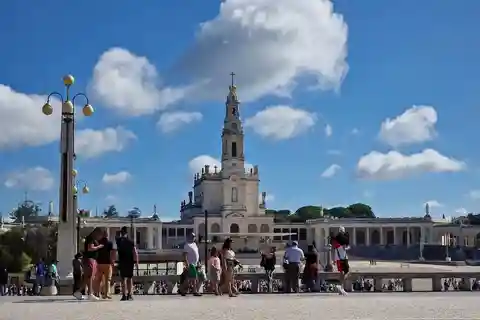 Da Lisbona: visita guidata di Fátima, Nazaré e Óbidos