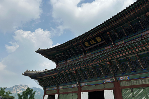 Tour de la ciudad de Seúl: Palacio Gyeongbok, Torre N y mercado localTour de la ciudad de Seúl (día completo): lo moderno y lo tradicional en Seúl