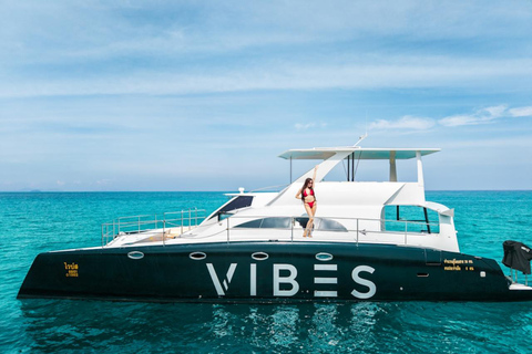 Phuket: Racha Noi & Maiton Catmaran Tour with Beach Picnic