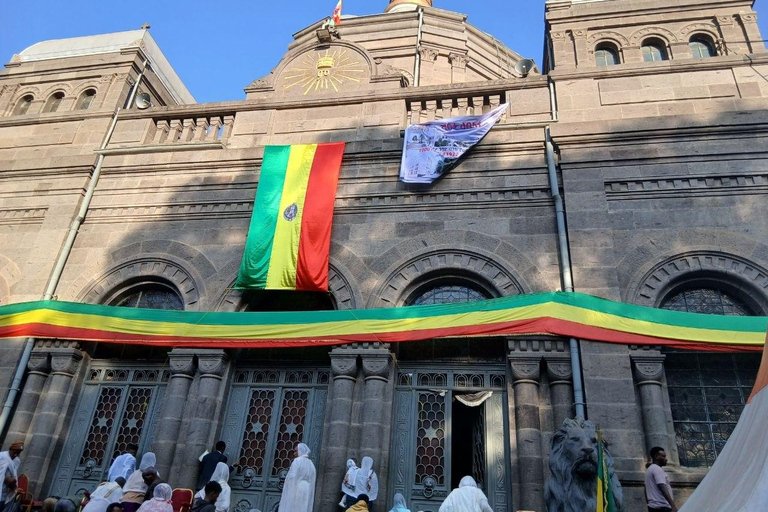 Addis Ababa: Guided City Highlights Tour in English & French