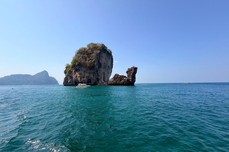 Phi Phi: First Group at Maya Bay, Avoid The Crowds Boat Tour [Full-Day] Maya Bay Speedboat Tour