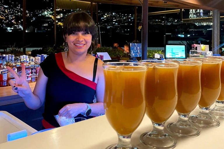 Quito: Rooftop Bar Crawl with Drinks and Club Entry