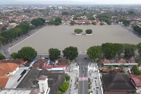 Yogyakarta: Beringharjo Market & Malioboro Street Tour