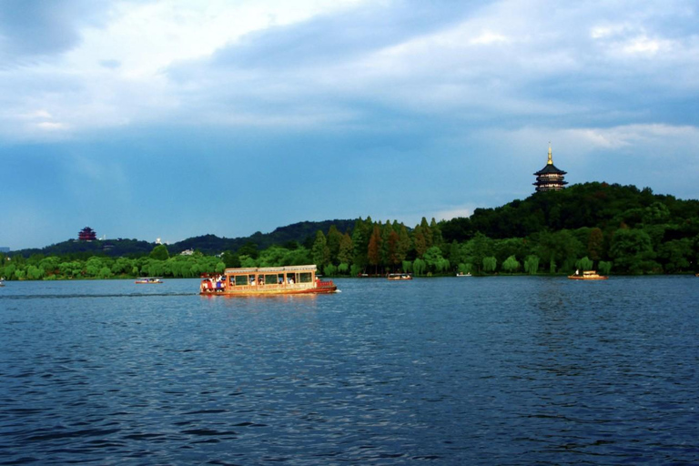 From Shanghai: West Lake Hiking Day Trip with Longjing Tea private tour option