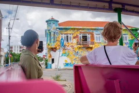 Curaçao: Trolley door de binnenstad