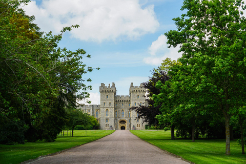 London: Private Tour to Windsor Castle, Stonehenge & Bath