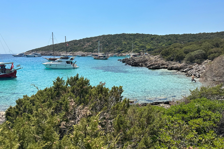 Bodrum: Private Sunset Yacht Tour with light Dinner