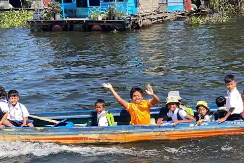 Seiva de Tonle, Kompong Phluk (vilarejo flutuante)