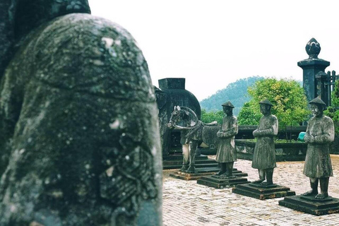 Hue: Cruzeiro no Rio Perfume com o Pagode e Túmulos de Thien Mu