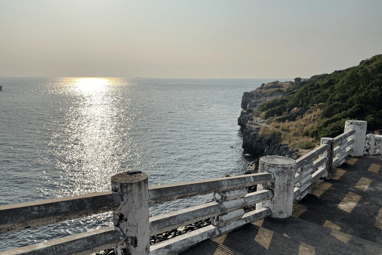 Pattaya: Koh Si Chang Highlights Day Tour with Hotel Pickup