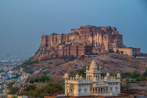 Rajasthan &amp; darüber hinaus Eine königliche Reise von Delhi nach UdaipurNur Transport und Tourguide-Service