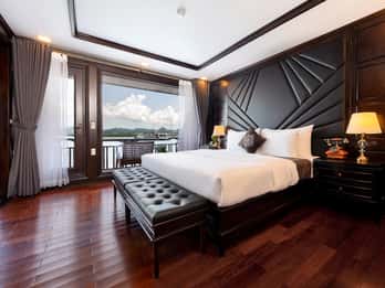 Hanoi: 2-Day Halong & Lan Ha Bay 5-Star Cruise with Balcony