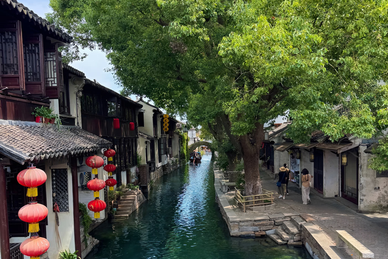 Shanghai Zhouzhuang Water Town Guided Tour with Free Time