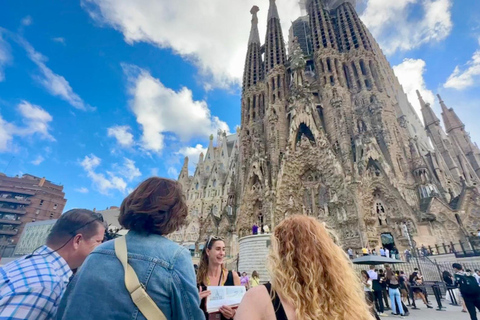 Barcelone : Visite de la Sagrada Família avec accès en coupe-fileBarcelone : Visite de la Sagrada Família avec accès Skip-the-Line