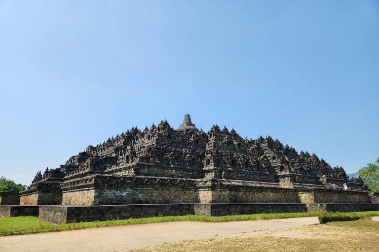 Depuis Yogyakarta : Visite du temple de Borobudur et de PrambananVisite partagée avec billet d&#039;entrée inclus