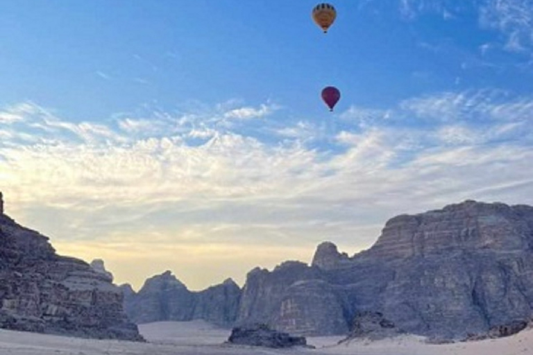 Excursão para Wadi Rum saindo de Amã ou do Mar Morto Dia inteiroExcursão a Wadi Rum saindo de Amã ou Mar Morto de dia inteiro