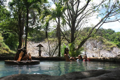 Vulcano Miravailles: A caccia di cascate e attività vulcanica