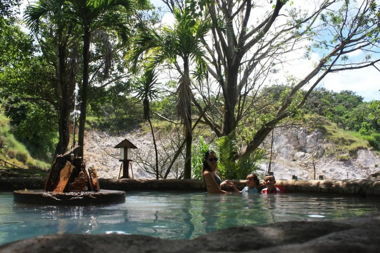 Vulcano Miravailles: A caccia di cascate e attività vulcanica