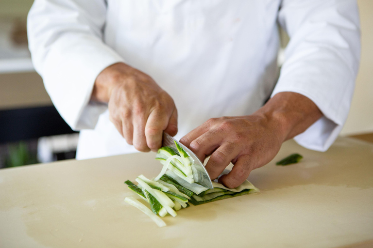 Minneapolis: Sushi Cooking Class at a Local Brewery