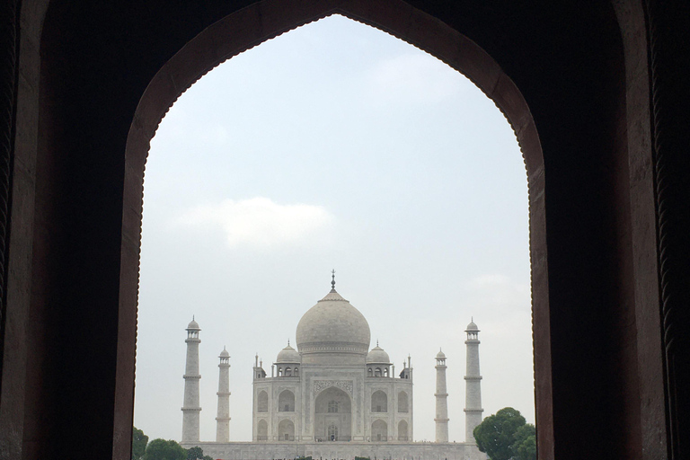 Tour privato tutto incluso del Taj Mahal all&#039;alba da DelhiTour con auto privata con aria condizionata, autista e guida