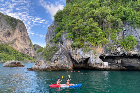 Phuket: James Bond Isl, Canoeing & Sunset Dinner by Yacht Day Trip with Shared Transfer excluding National Park Fee