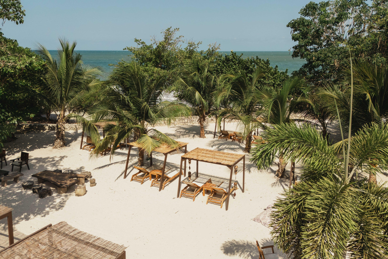 Cartagena:Makani Beach Club w/ Boat Transfer, Drink & Sunbed Makani ELUA VIP Couple Experience – Spa, Lunch & Drinks
