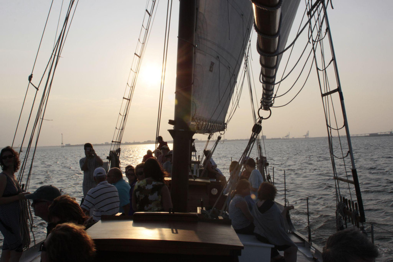 Charleston: Sunset Schooner Pride Harbor Cruise