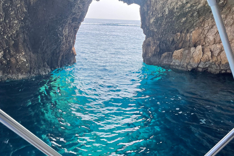 Zakynthos: Navagio Beach and Blue Caves Boat Tour Around Zante by private boat
