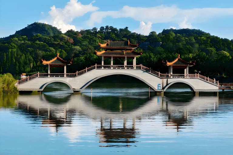From Guangzhou: Zhaoqing Culture Trip with Lunch & Boat Ride
