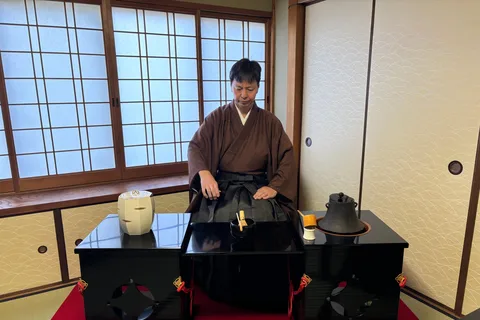 Kyoto: 150 Yıllık Şehir Evinde Sandalyelerle Çay Töreni