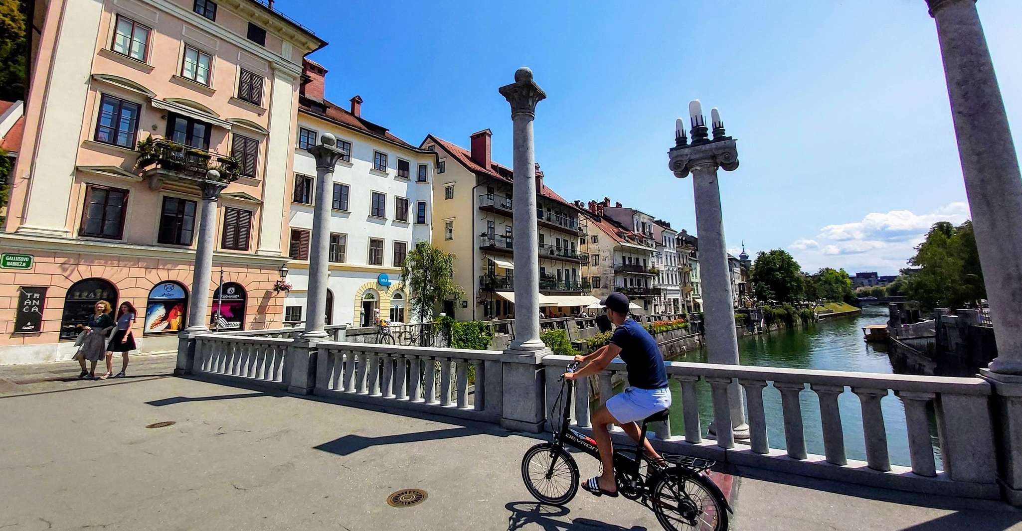 Ljubljana Sightseeing Tour by E-bikes - Housity