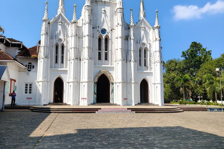 Kochi: 5 Day Tour, Alleppey & Backwaters (Fiddler Tours)