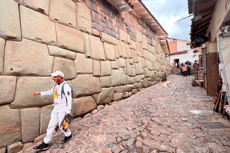 Walking tour Cusco: San Cristobal viewpoint and Andean music